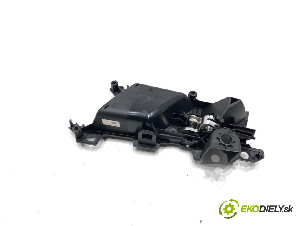 AUDI A4 B9 Kombi 2018 140 kW 2.0 TDI quattro 1968 Kľučka vnútorná ľavy zad