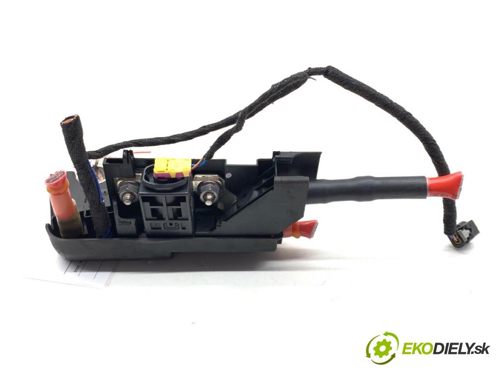 AUDI A4 B9 Kombi 2018 140 kW 2.0 TDI quattro 1968 svorka plus 8W0915459E