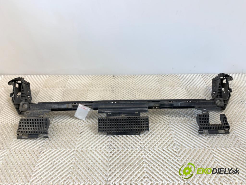 AUDI A4 B9 Kombi 2018 140 kW 2.0 TDI quattro 1968 úchyt nárazníka zadní část středový 8W9807385B