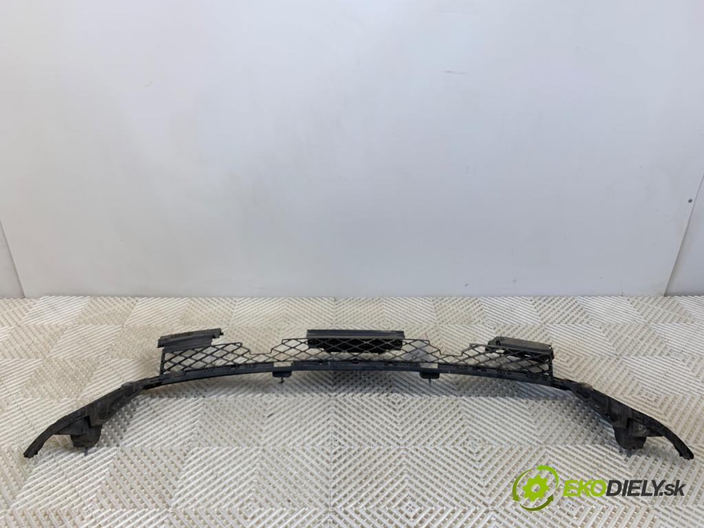 AUDI A4 B9 Kombi 2018 140 kW 2.0 TDI quattro 1968 Úchyt nárazníka zad stredový 8W9807385B