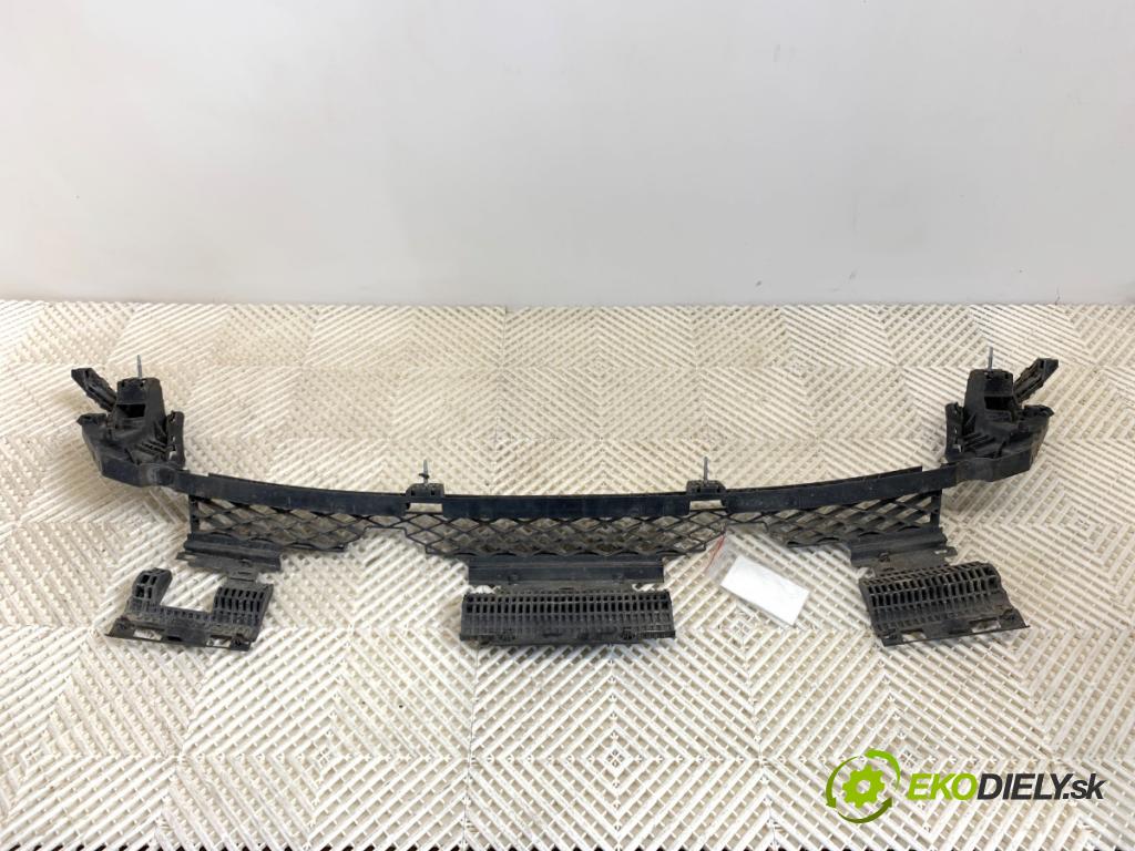 AUDI A4 B9 Kombi 2018 140 kW 2.0 TDI quattro 1968 Úchyt nárazníka zad stredový 8W9807385B