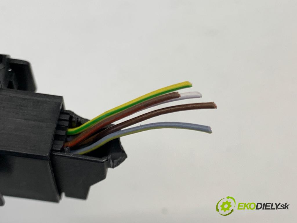 AUDI A4 B9 Kombi 2018 140 kW 2.0 TDI quattro 1968 vypínač ZAPALOVANIE: START/STOP 8W1905217F