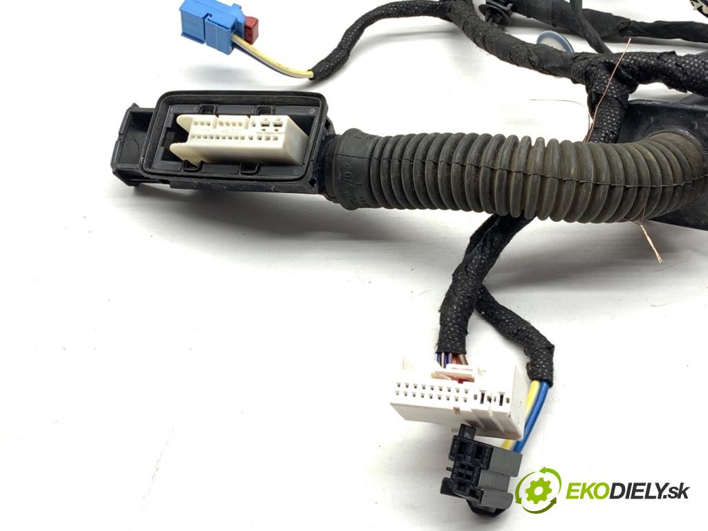 AUDI A4 B9 Kombi 2018 140 kW 2.0 TDI quattro 1968 káblovačka dveře přední část pravý 8W0971030AF