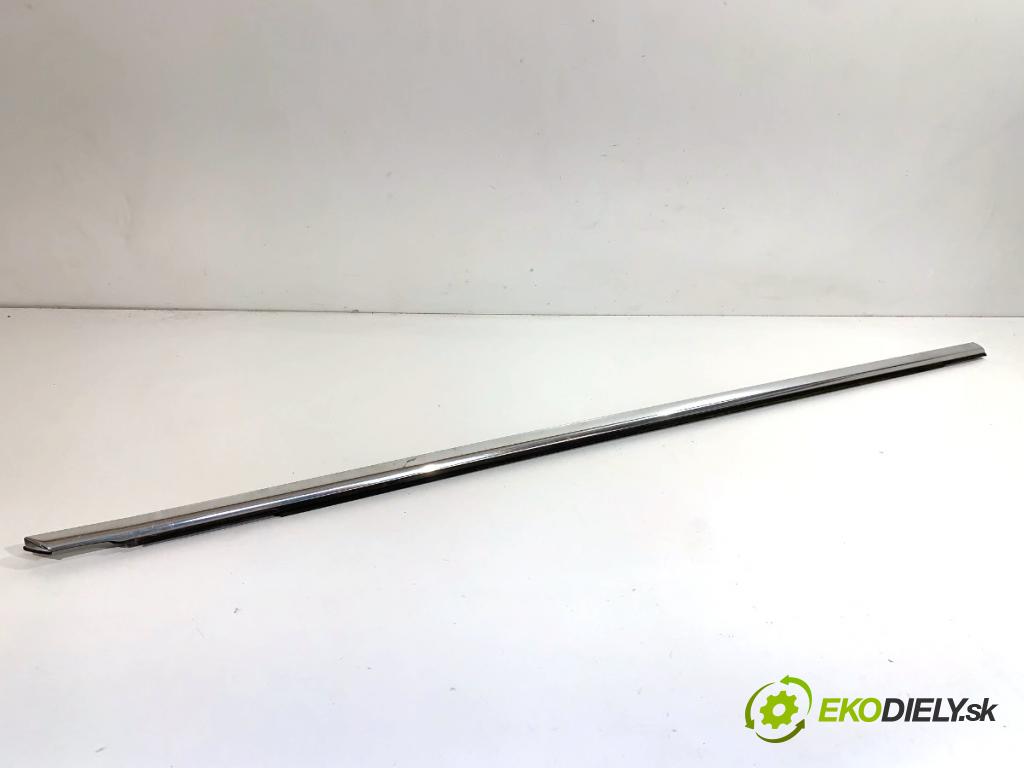 AUDI A4 B9 Kombi 2018 140 kW 2.0 TDI quattro 1968 lišta Sbírání: přední část pravý chróm 8W0853284