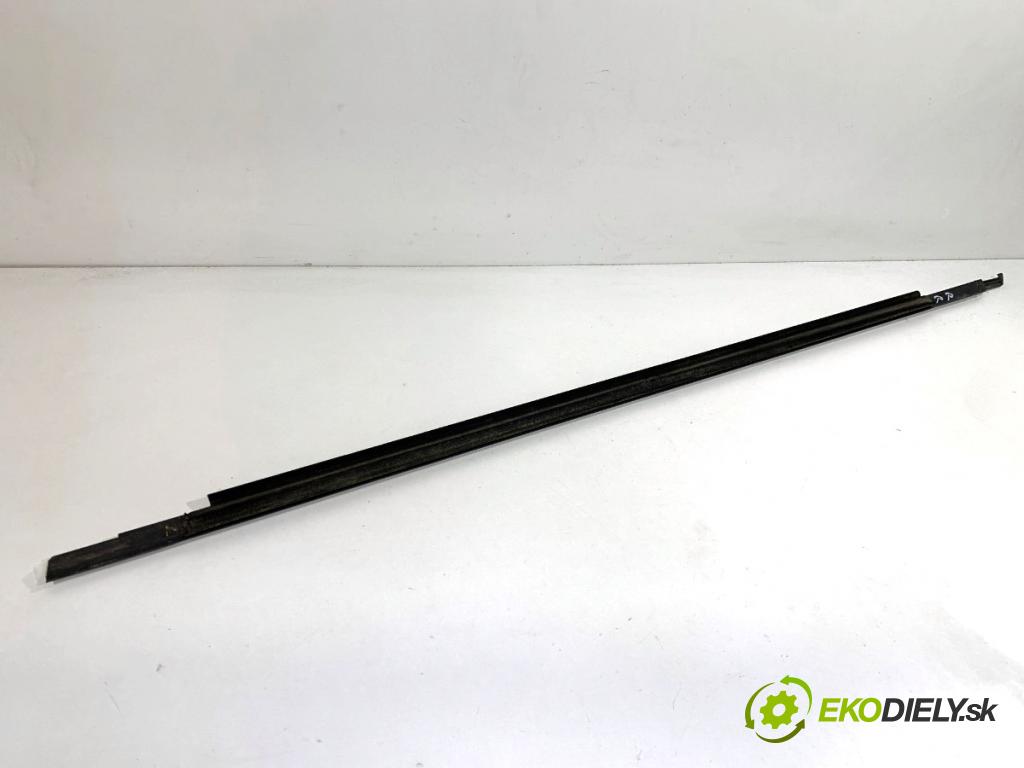 AUDI A4 B9 Kombi 2018 140 kW 2.0 TDI quattro 1968 lišta Sbírání: přední část pravý chróm 8W0853284