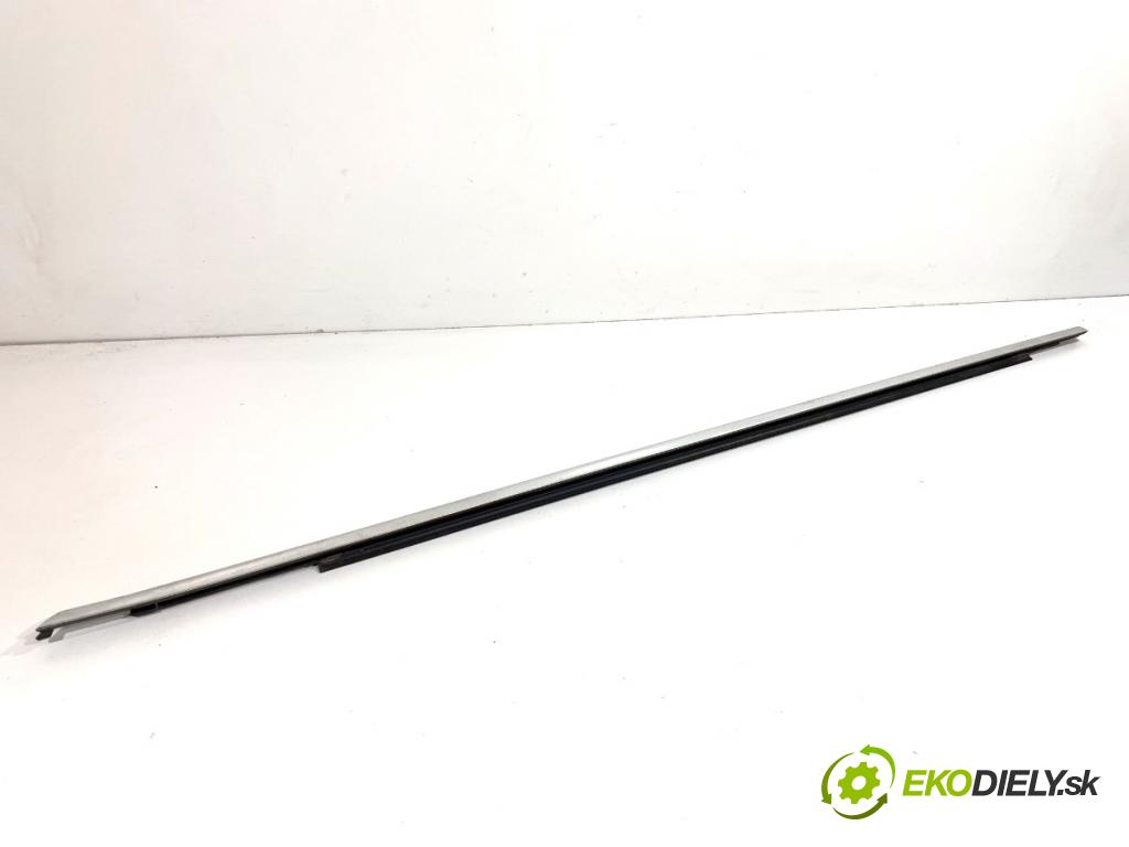 AUDI A4 B9 Kombi 2018 140 kW 2.0 TDI quattro 1968 lišta Sbírání: přední část levý chróm 8W0853283