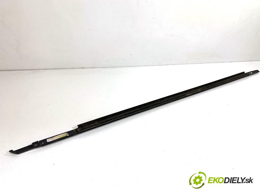 AUDI A4 B9 Kombi 2018 140 kW 2.0 TDI quattro 1968 lišta Sbírání: přední část levý chróm 8W0853283