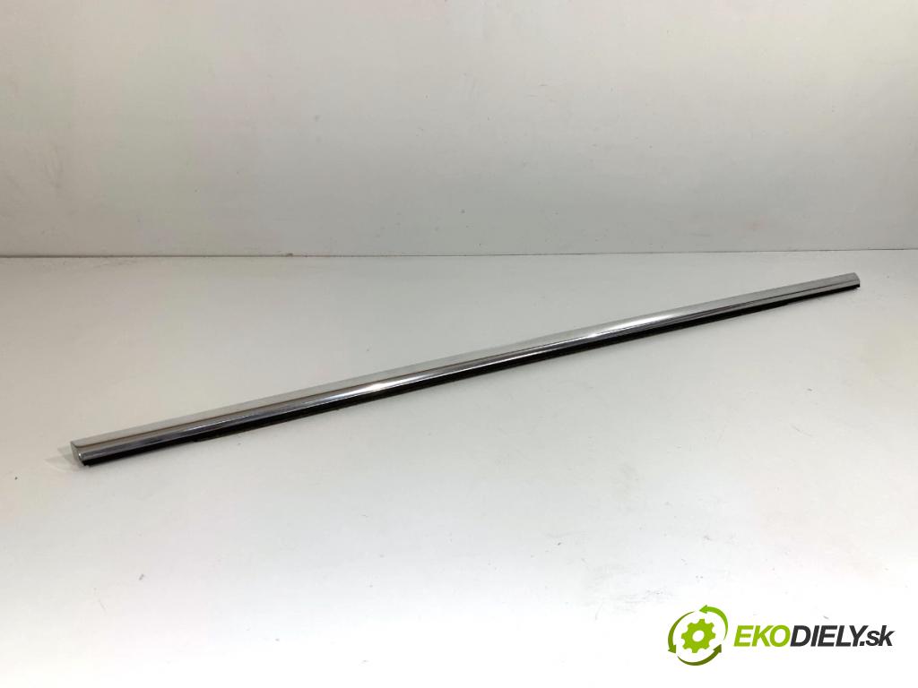 AUDI A4 B9 Kombi 2018 140 kW 2.0 TDI quattro 1968 lišta Sbírání: zadní část pravý chróm 8W0853764