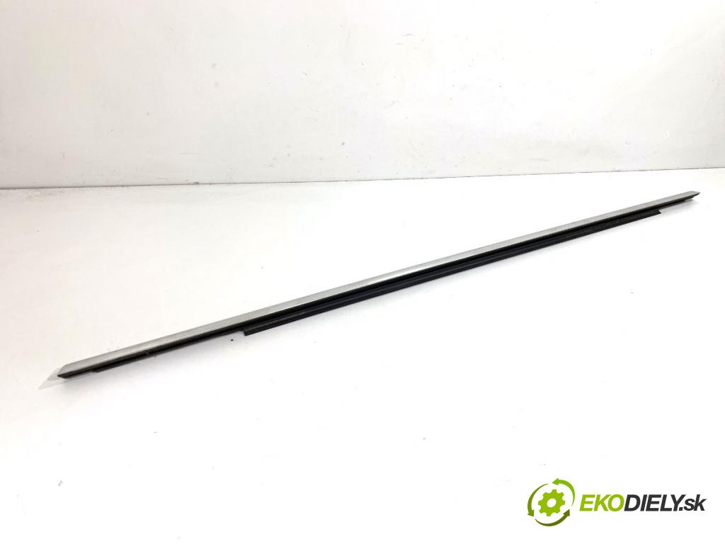 AUDI A4 B9 Kombi 2018 140 kW 2.0 TDI quattro 1968 Lišta Sbírání: zad pravy chróm 8W0853764