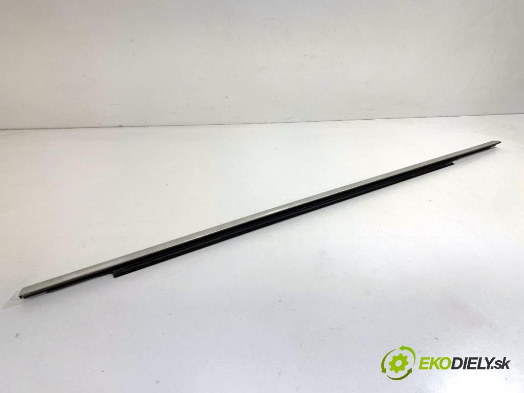 AUDI A4 B9 Kombi 2018 140 kW 2.0 TDI quattro 1968 lišta Sbírání: zadní část levý chróm 8W0853763