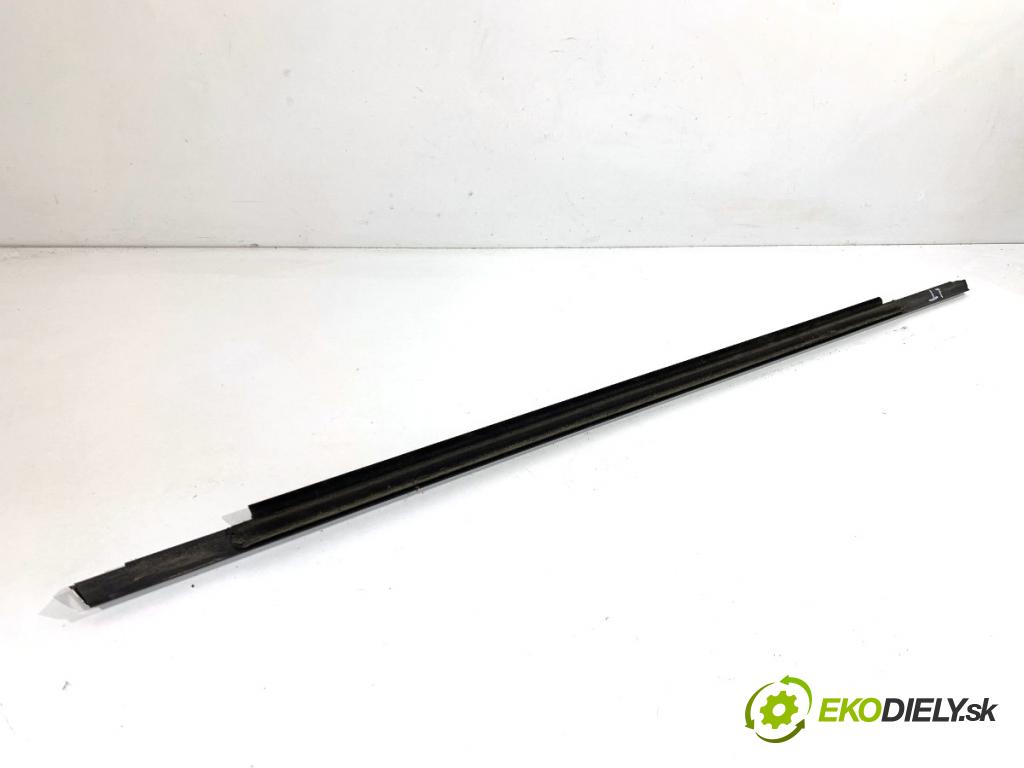 AUDI A4 B9 Kombi 2018 140 kW 2.0 TDI quattro 1968 lišta Sbírání: zadní část levý chróm 8W0853763