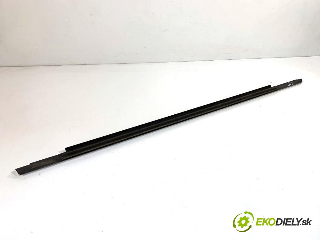 AUDI A4 B9 Kombi 2018 140 kW 2.0 TDI quattro 1968 lišta Sbírání: zadní část levý chróm 8W0853763