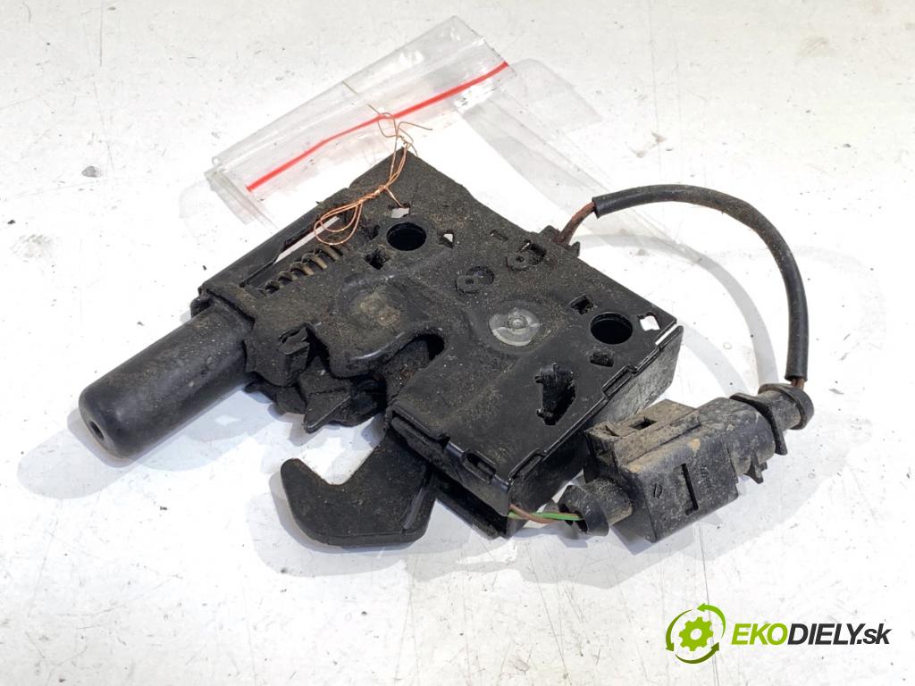 AUDI A4 B9 Kombi 2018 140 kW 2.0 TDI quattro 1968 zámok kapoty predný ľavy 8W0823509C