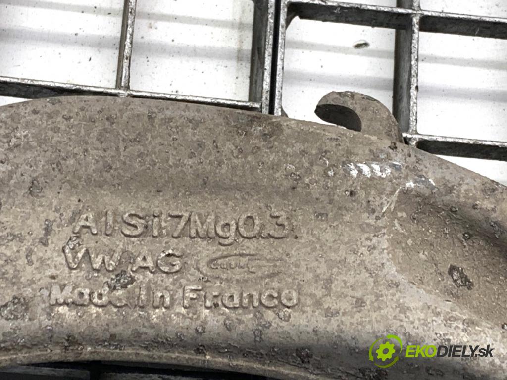 AUDI A4 B9 Kombi 2018 140 kW 2.0 TDI quattro 1968 Rameno Uchytenie tlmiča pravy 8W0413038