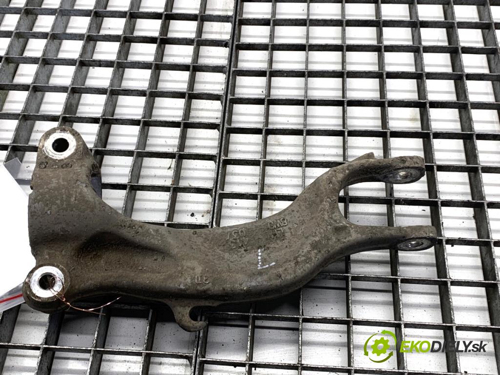 AUDI A4 B9 Kombi 2018 140 kW 2.0 TDI quattro 1968 Rameno Uchytenie tlmiča ľavy 8W0413037