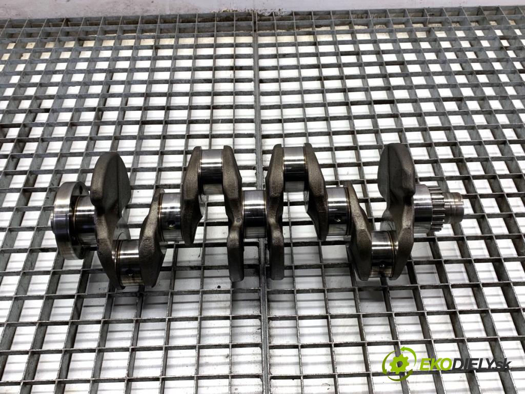 VW TRANSPORTER T5 Autobus 2014 75 kW 1.9 TDI 1896 Kardaň, hriadeľ KLIKA: 38AA (Blok motora ostatné)