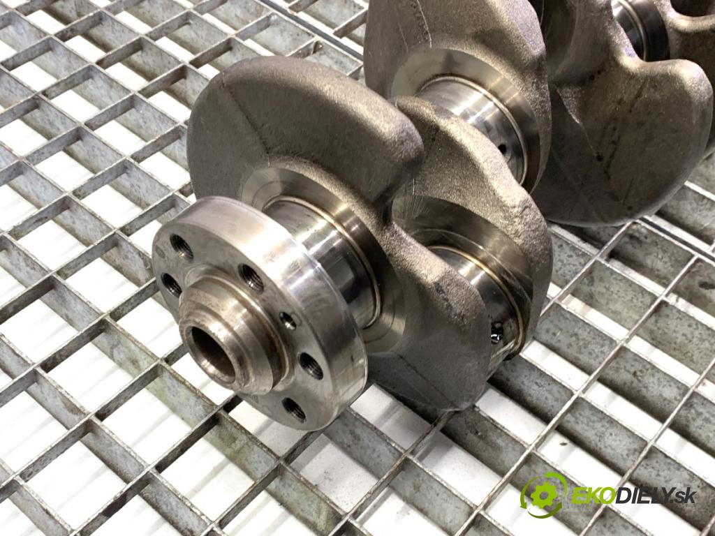 VW TRANSPORTER T5 Autobus 2014 75 kW 1.9 TDI 1896 Kardaň, hriadeľ KLIKA: 38AA (Blok motora ostatné)