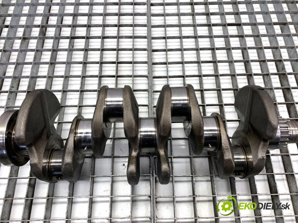 VW TRANSPORTER T5 Autobus 2014 75 kW 1.9 TDI 1896 Kardaň, hriadeľ KLIKA: 38AA (Blok motora ostatné)