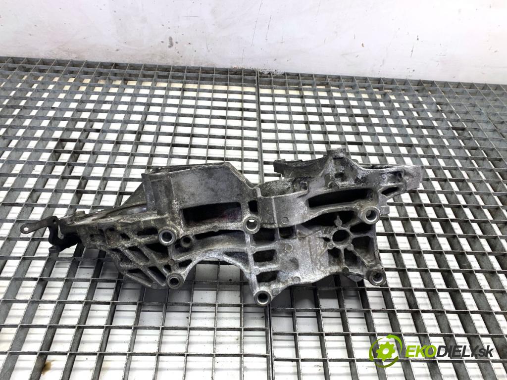 VW TRANSPORTER T5 Autobus 2014 75 kW 1.9 TDI 1896 držák uchycení alternátora 03L903143J