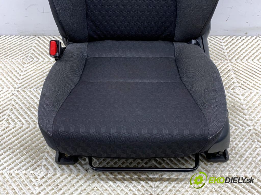 TOYOTA YARIS IV liftback 2022 92 kW 1.5 (MXPA11) 1490 sedadlo levý přední část