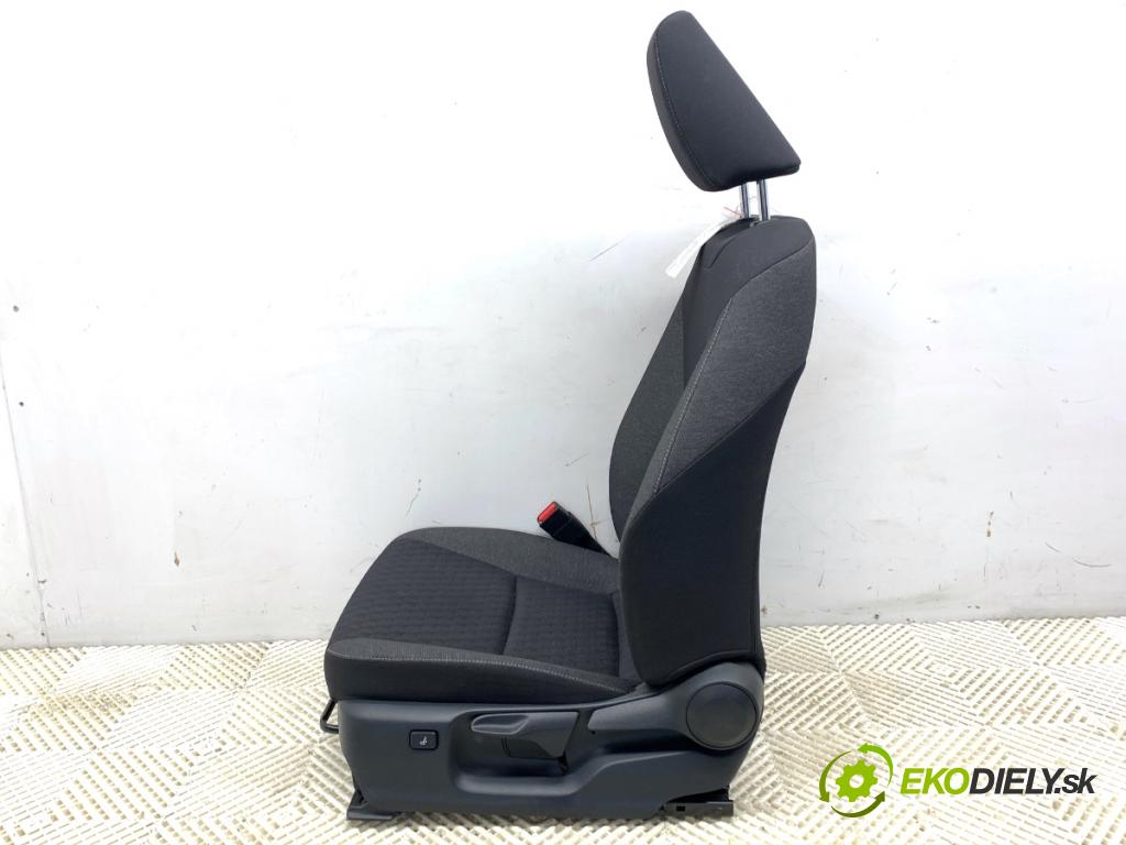TOYOTA YARIS IV liftback 2022 92 kW 1.5 (MXPA11) 1490 sedadlo levý přední část