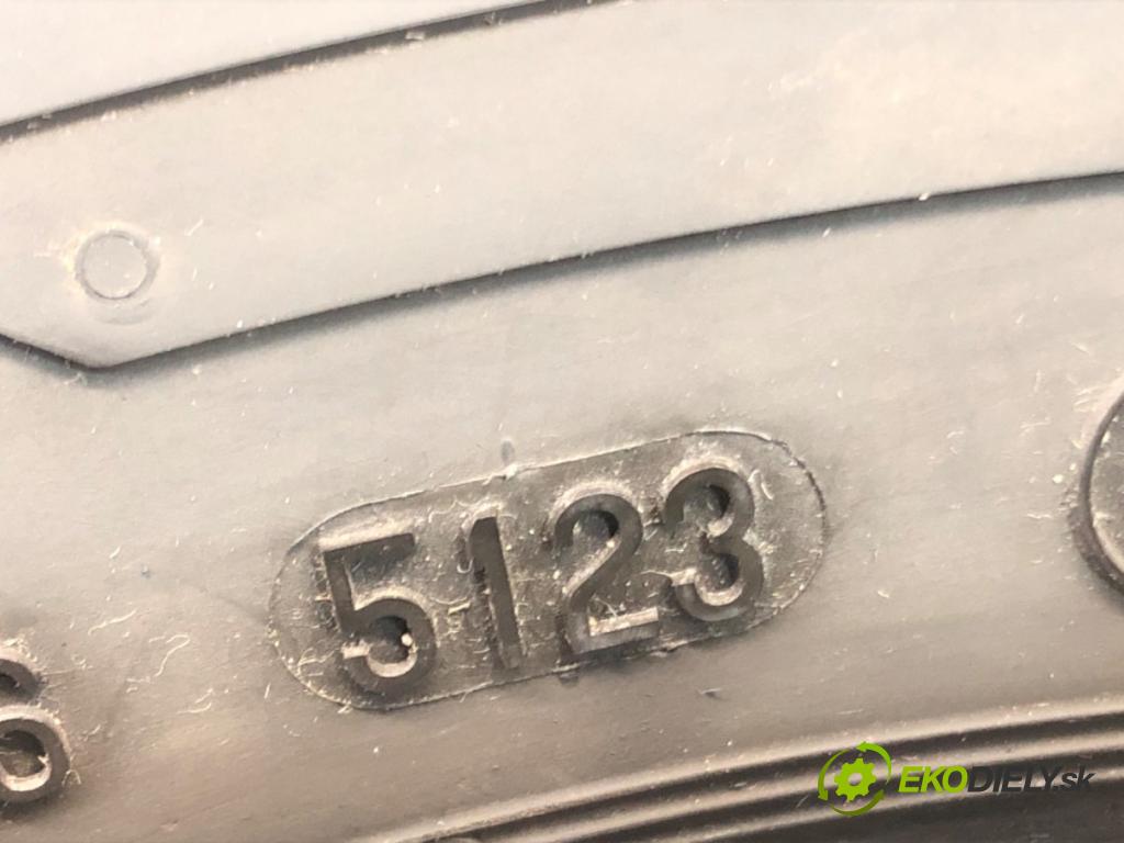 --- ---      PNEUMATIKY: PARA: VÍCENÁ SEZÓNA: 215/65 16" CONTINENTAL