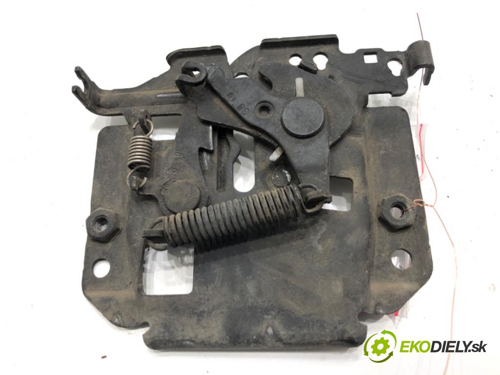 FORD TRANSIT COURIER nadwozie wielkoprzestrzenne (MPV) 2019 55 kW 1.5 TDCi 1499 zámok kapoty přední část