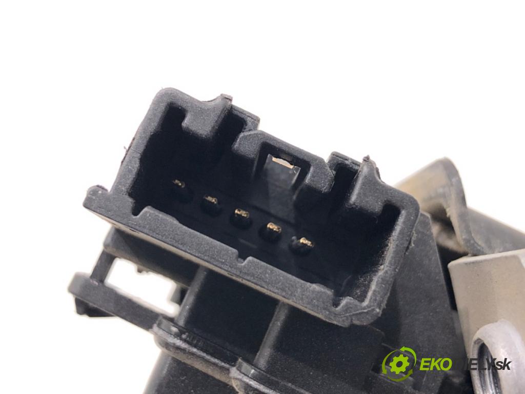 FORD TRANSIT COURIER nadwozie wielkoprzestrzenne (MPV) 2019 55 kW 1.5 TDCi 1499 zámok dverí zad