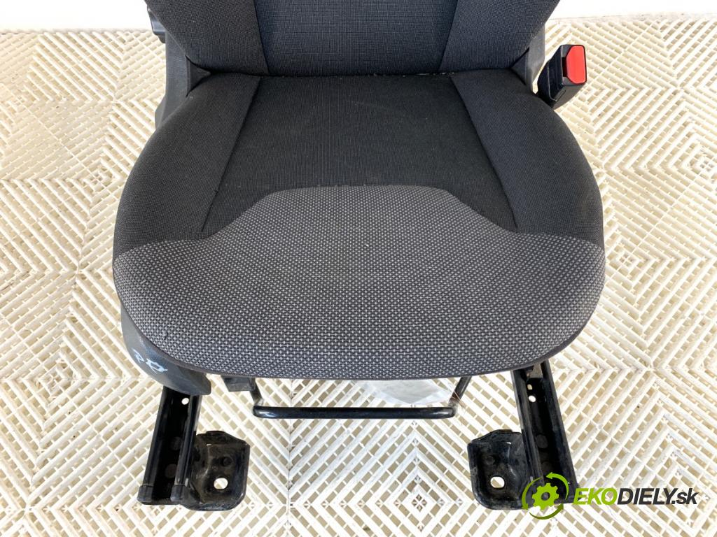 FORD TRANSIT COURIER nadwozie wielkoprzestrzenne (MPV) 2019 55 kW 1.5 TDCi 1499 Sedadlo pravy predný