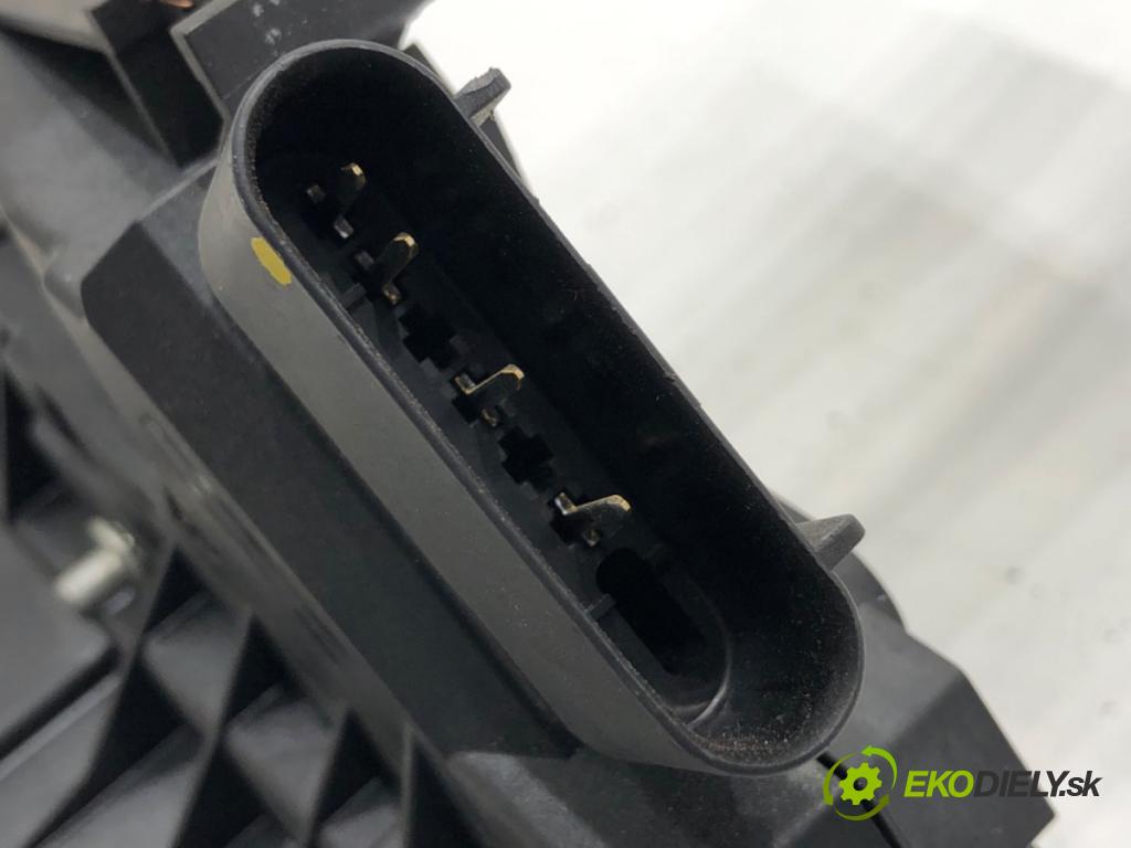 FORD TRANSIT COURIER nadwozie wielkoprzestrzenne (MPV) 2019 55 kW 1.5 TDCi 1499 zámok Dvere pravy zad BM5A-A26412-AH