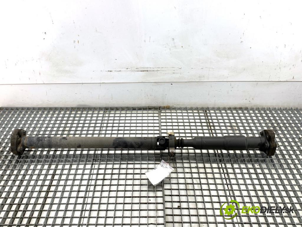 BMW F30 sedan 2016 140 kW 320 d xDrive 1995 kardaň hřídel hnací zadní část  (Kardanový hřídel)