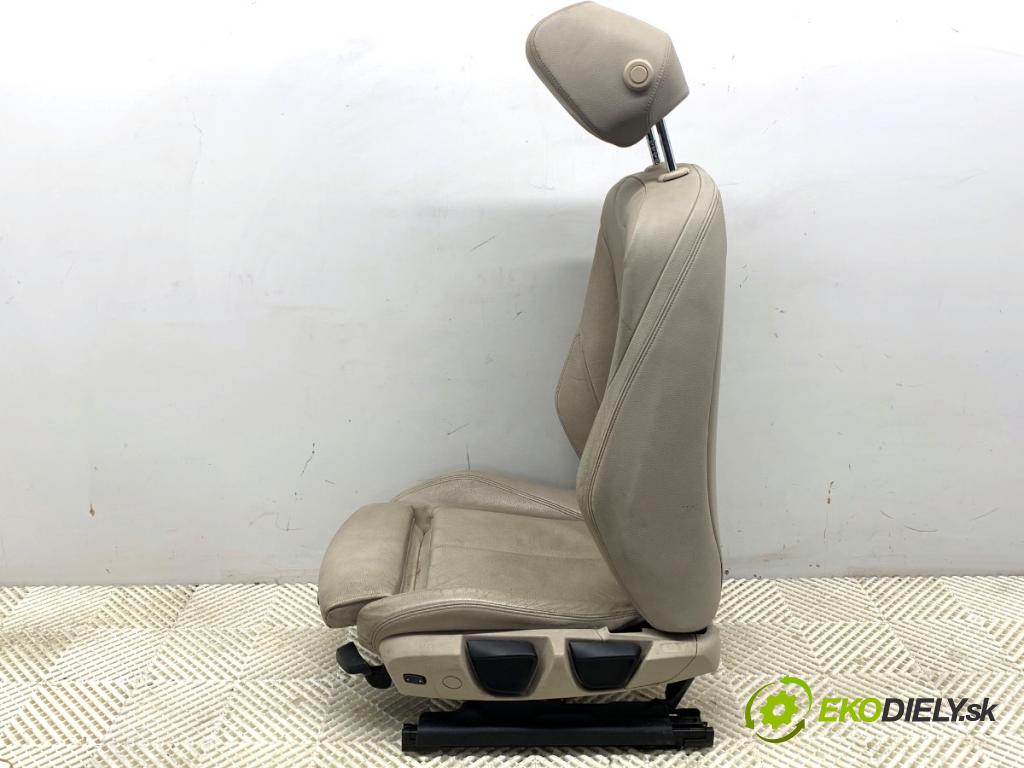 BMW F30 sedan 2016 140 kW 320 d xDrive 1995 Sedadlo ľavy predný