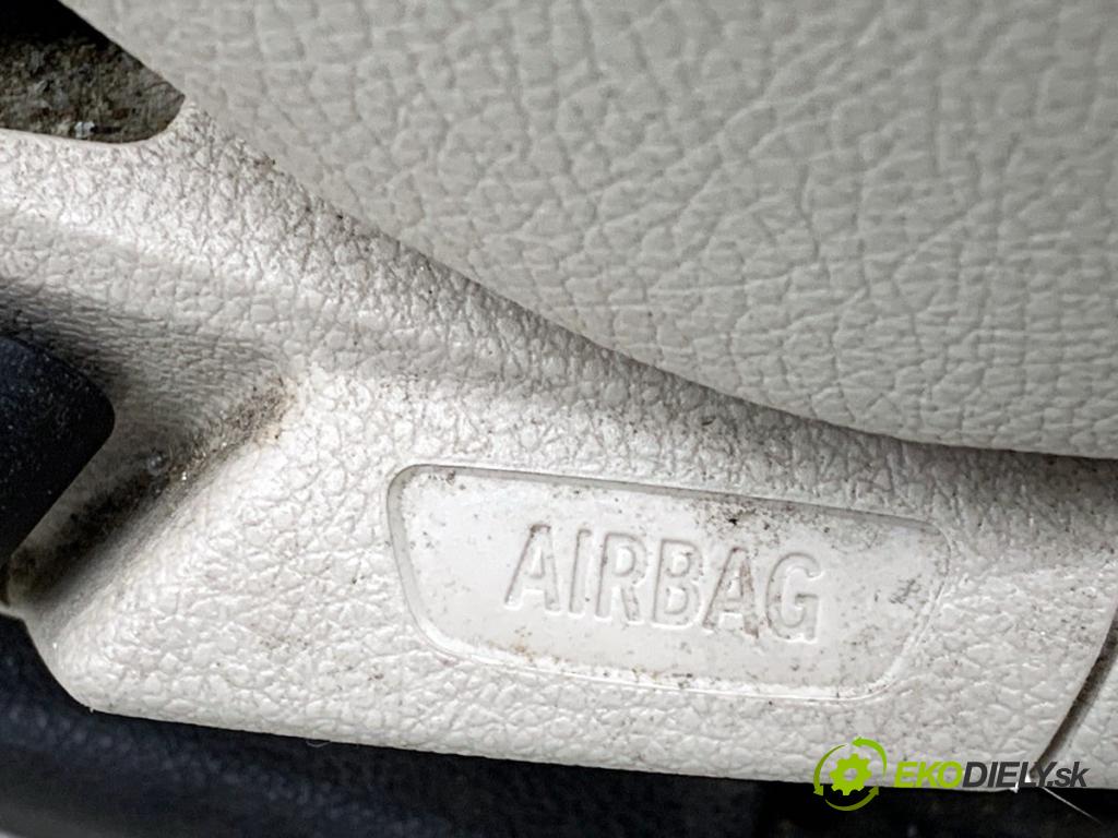 BMW F30 sedan 2016 140 kW 320 d xDrive 1995 Sedadlo ľavy predný