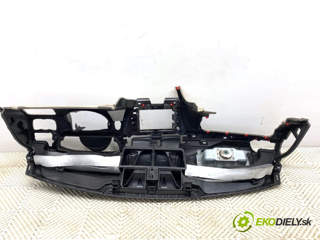 BMW F30 sedan 2016 140 kW 320 d xDrive 1995 Palubná doska VANKÚŠ: spolujazdca 9218490