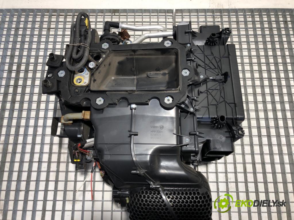 RENAULT TRUCKS T Platforma / podwozie 2020 338 kW T460 338 kW [460 KM] olej napędowy 2013 - 2022 10837 Výhrevné teleso, radiátor kúrenia KOMBAJN 7484593226