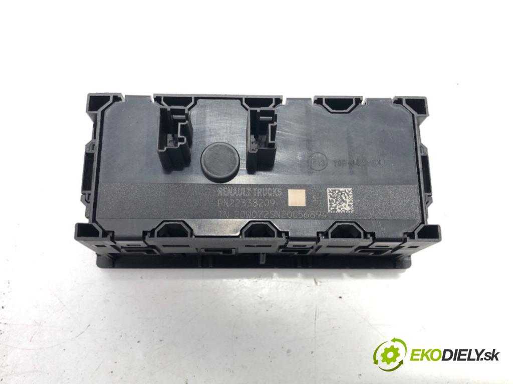 RENAULT TRUCKS T Platforma / podwozie 2020 338 kW T460 338 kW [460 KM] olej napędowy 2013 - 2022 10837 Panel prepínačov 22338209 (Prepínacie páčky pod volantom)