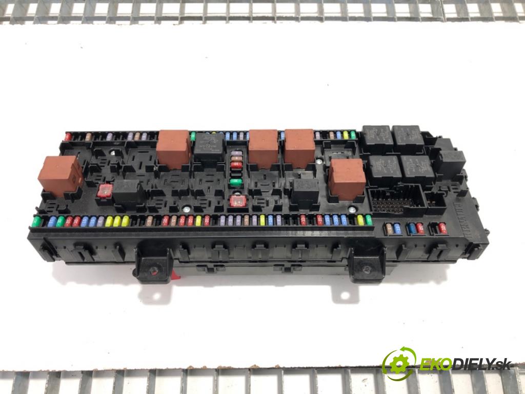 RENAULT TRUCKS T Platforma / podwozie 2020 338 kW T460 338 kW [460 KM] olej napędowy 2013 - 2022 10837 skříňka poistková 23762546 (Pojistková skříňka)