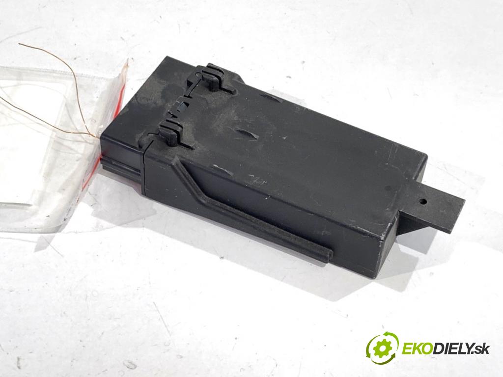 BMW F30 sedan 2016 140 kW 320 d xDrive 1995 modul vyhřívání sedačky 7476485