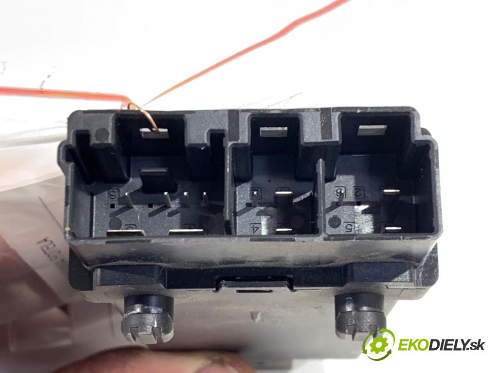 BMW F30 sedan 2016 140 kW 320 d xDrive 1995 modul vyhřívání sedačky 7476485