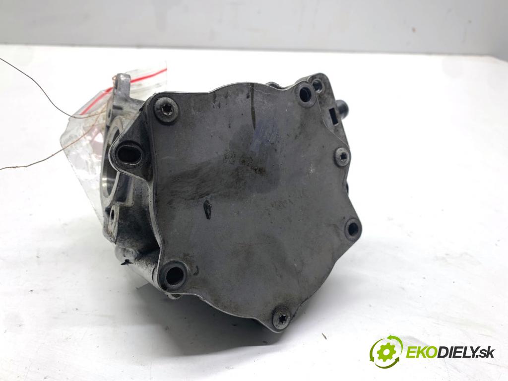 AUDI A4 B8 Kombi 2009 118 kW 1.8 TFSI 1798 pumpa vakuová 06J145100B