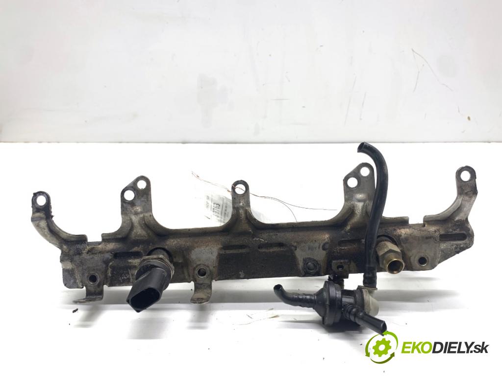 AUDI A4 B8 Kombi 2009 118 kW 1.8 TFSI 1798 lišta vstřikovací trysky: 06J133317G