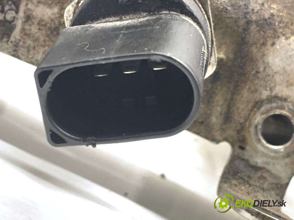 AUDI A4 B8 Kombi 2009 118 kW 1.8 TFSI 1798 lišta vstřikovací trysky: 06J133317G