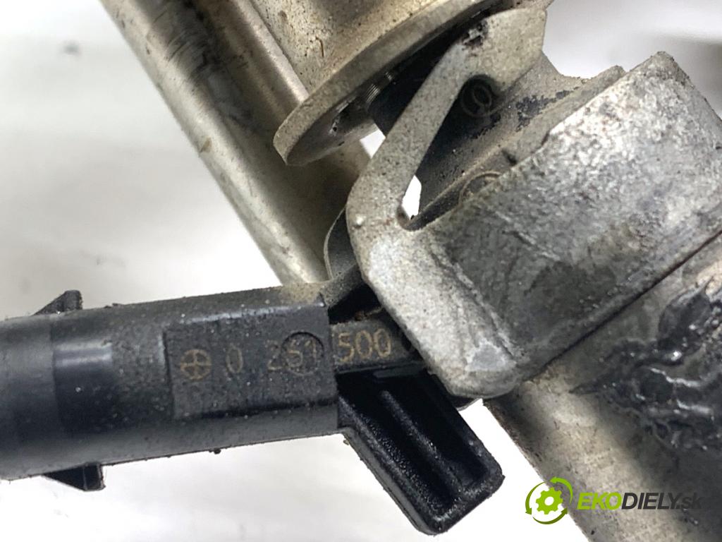 AUDI A4 B8 Kombi 2009 118 kW 1.8 TFSI 1798 lišta vstřikovací trysky: 06J133317G