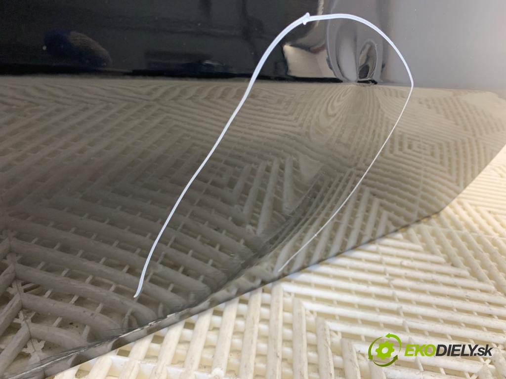 AUDI A8 D4 sedan 2015 368 kW 6.3 W12 quattro 6299 Dvere pravy zad LONG