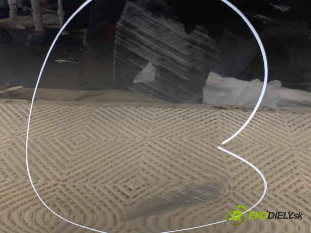 AUDI A8 D4 sedan 2015 368 kW 6.3 W12 quattro 6299 Dvere pravy zad LONG