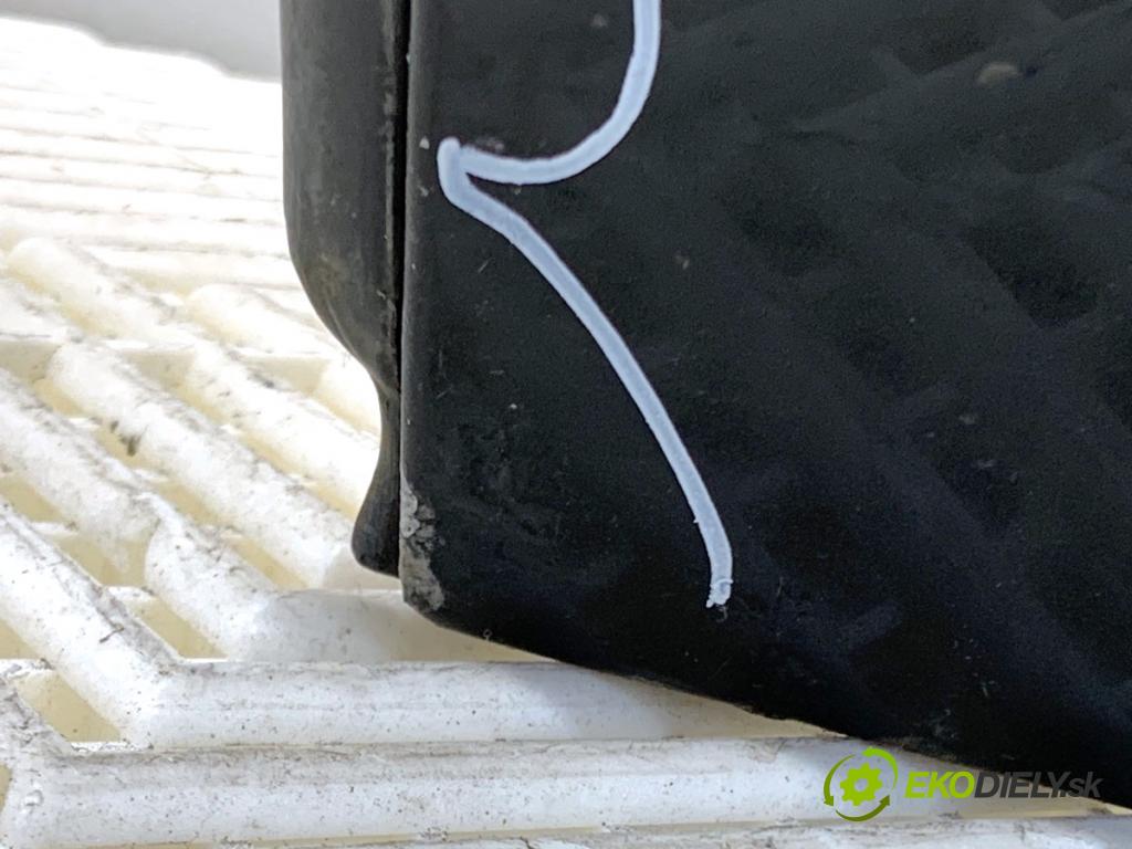 AUDI A8 D4 sedan 2015 368 kW 6.3 W12 quattro 6299 Dvere ľavy predný