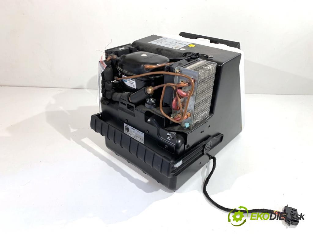 AUDI A8 D4 sedan 2015 368 kW 6.3 W12 quattro 6299 CHLADNIČKA: 4H0862879G