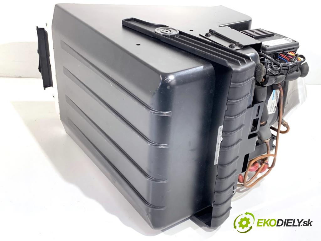 AUDI A8 D4 sedan 2015 368 kW 6.3 W12 quattro 6299 CHLADNIČKA: 4H0862879G