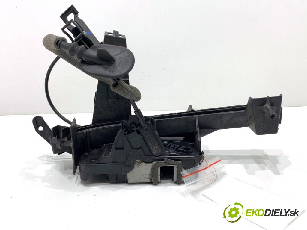 FORD FIESTA MK8 liftback 2021 55 kW 1.1 Ti-VCT 1084 zámok dveře levý přední část