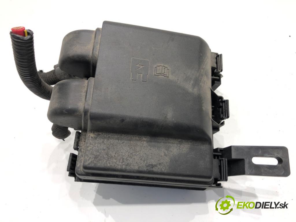 FORD FIESTA MK8 liftback 2021 55 kW 1.1 Ti-VCT 1084 Skrinka poistková L1BT-14D068-GAC (Poistková skrinka)